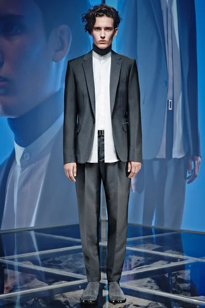 Look 3